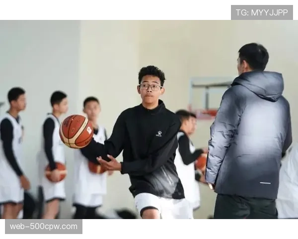 篮球训练营兴起“防守专项课”，青少年球员开始重视防守脚步训练。