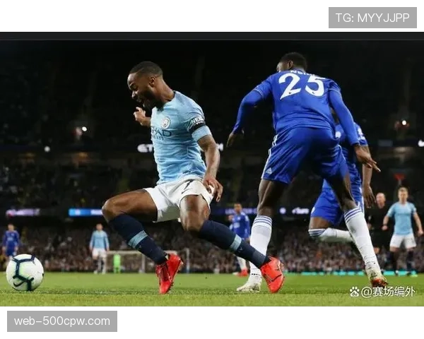 场边观察:那不勒斯主帅在半场时用战术板反复向球员强调丢球后立即组织反抢 场边观察:那不勒斯主帅在半场时用战术板反复向球员强调丢球后立即组织反抢