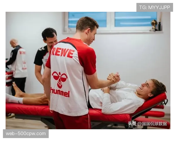 科隆球迷计划在比赛第12分钟集体静默,抗议俱乐部高层决策 科隆球迷计划在比赛第12分钟集体静默,抗议俱乐部高层决策